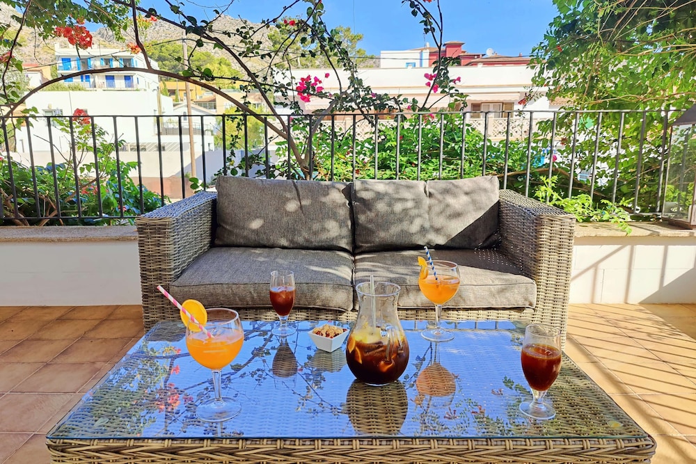 Boutique Hostal Oriola 25/50