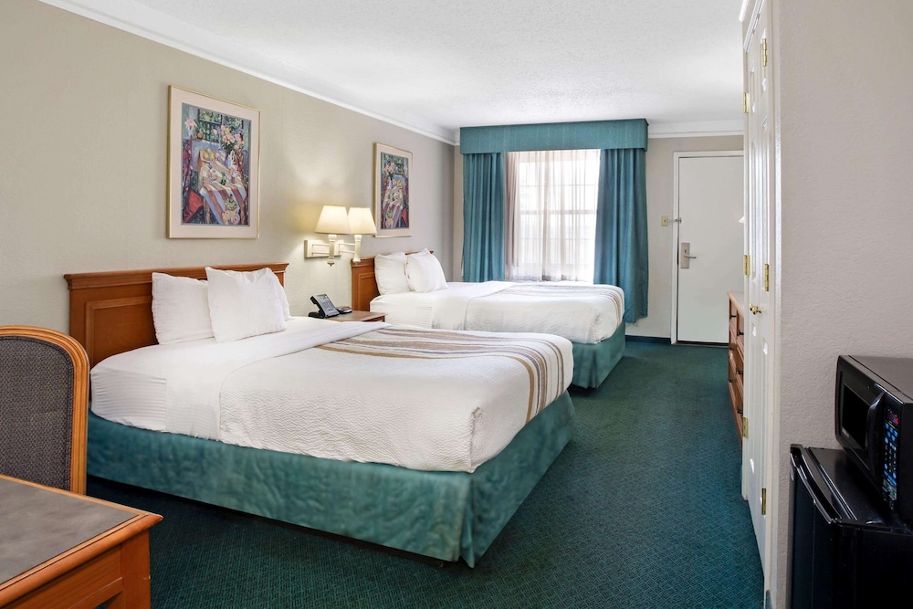 Baymont by Wyndham Fort Stockton 24/52