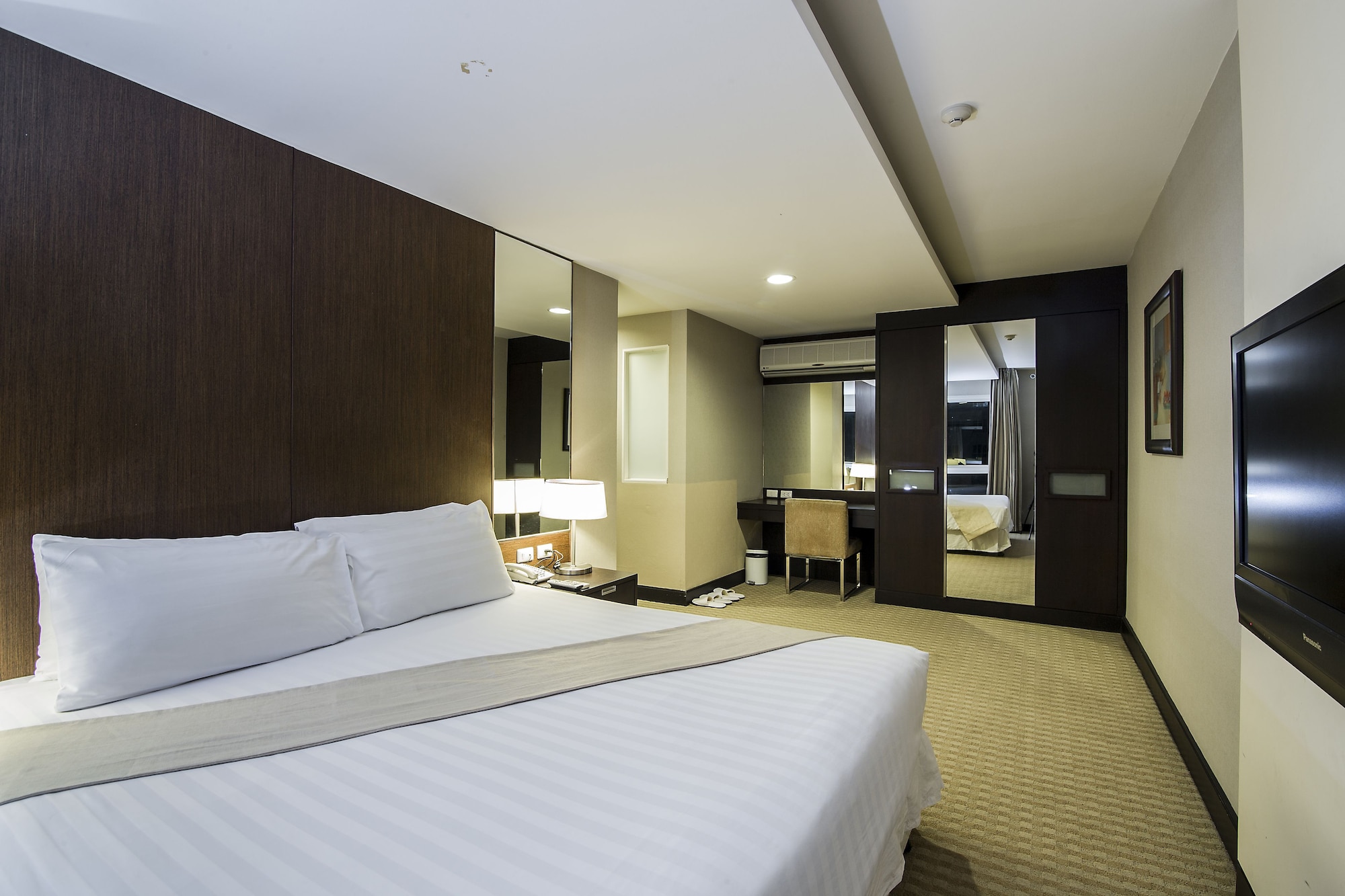 2 BEDROOMS, SUITE, TRIPLE