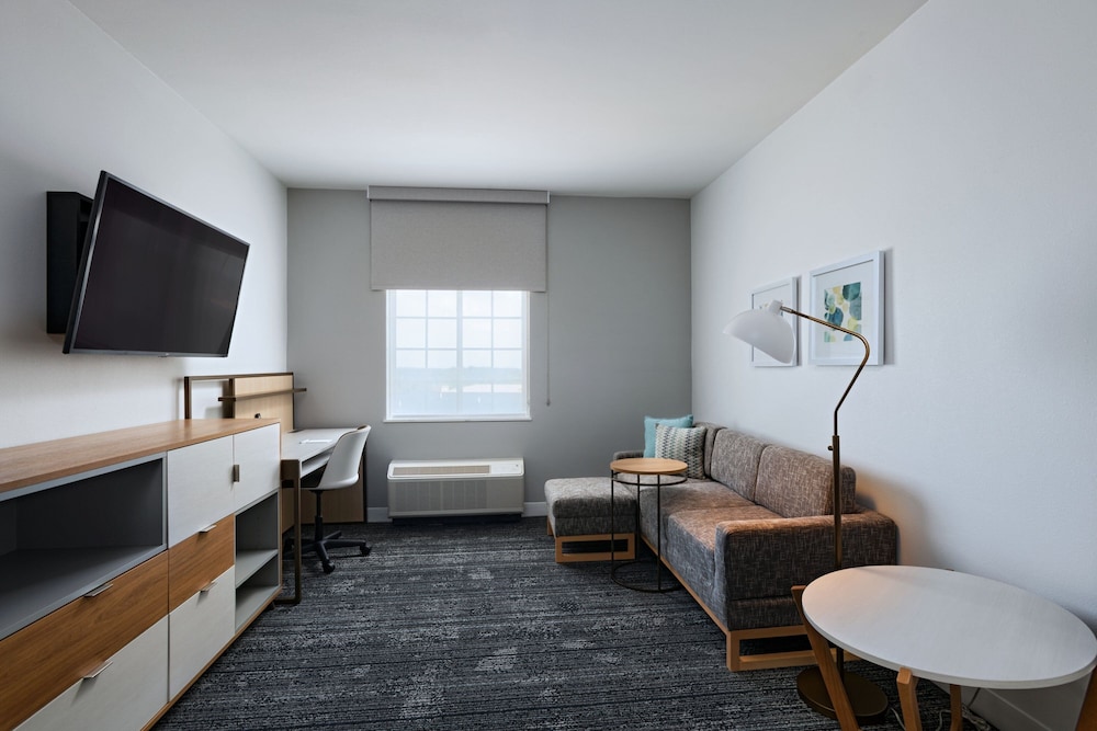 Woodland Suites (ex. Candlewood Suites Weatherford) 19/35