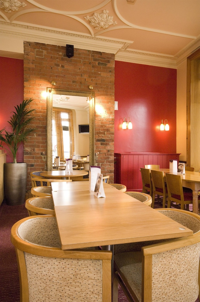 Premier Inn Newcastle City Centre (Quayside) 17/35