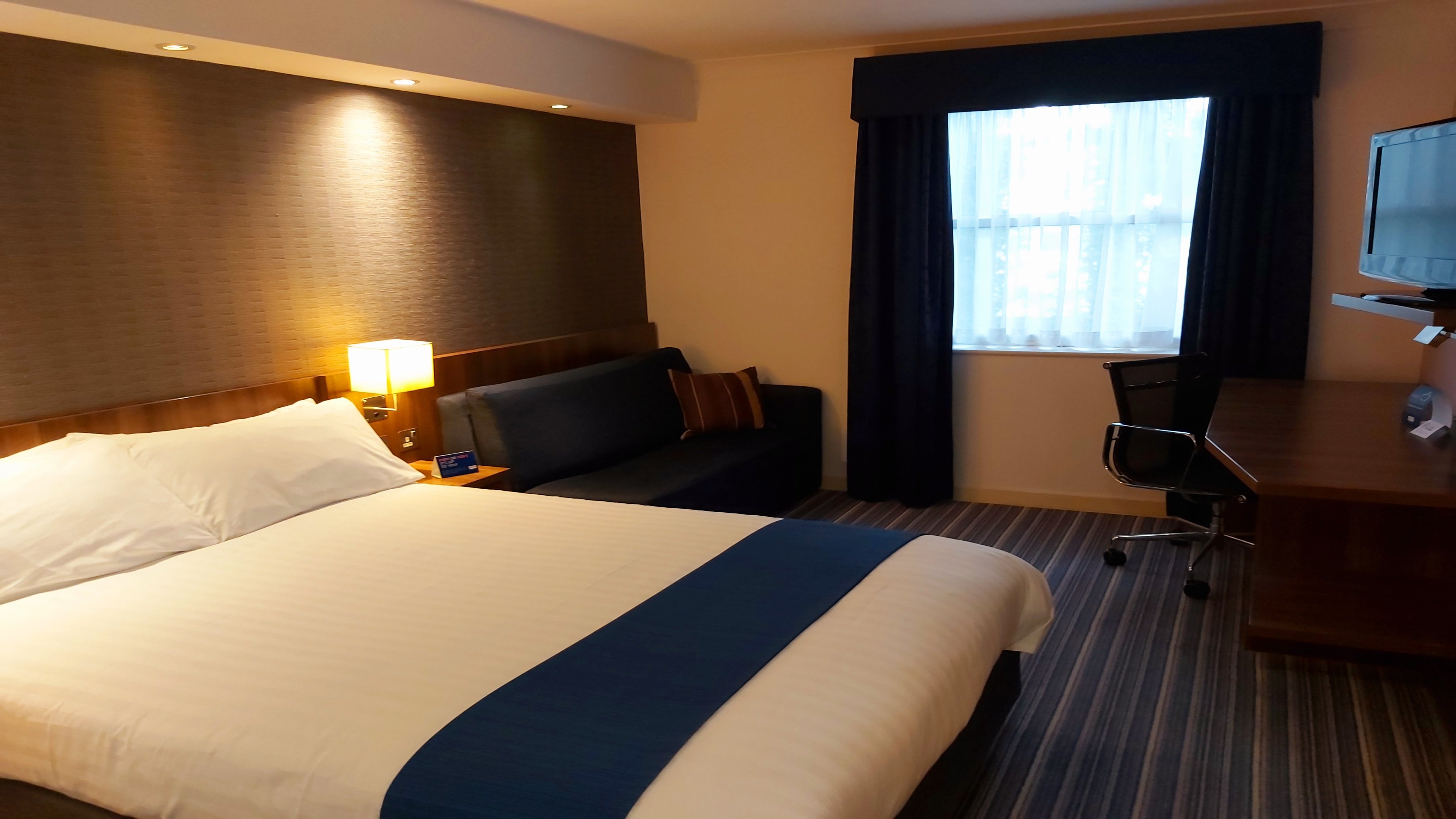 Holiday Inn Express Leeds East 7/32