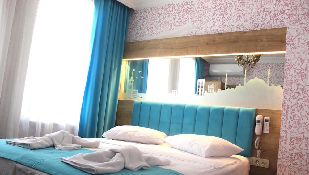 Megaron Hotel 24/62