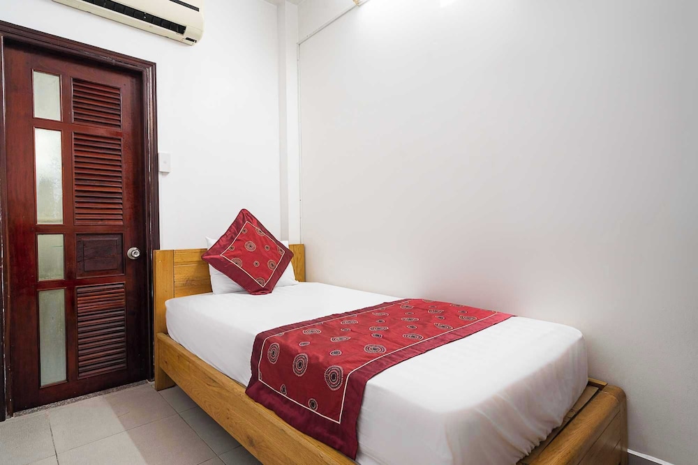 Collection O Dinh Dinh Hotel - Near Tan Son Nhat Airport 30/51