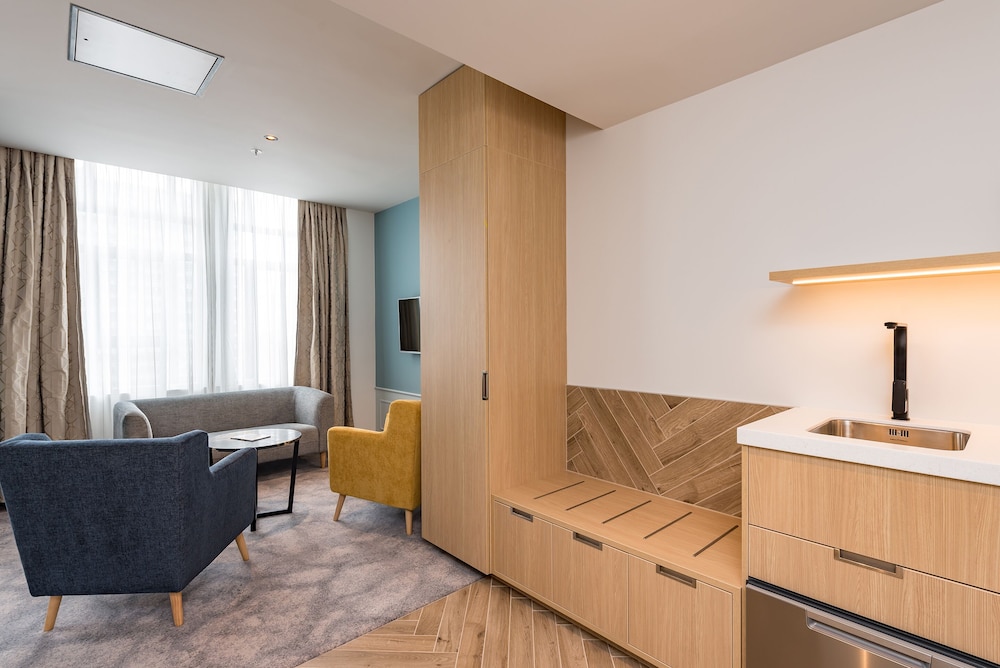 Legacy Airedale Hotel Auckland 47/67