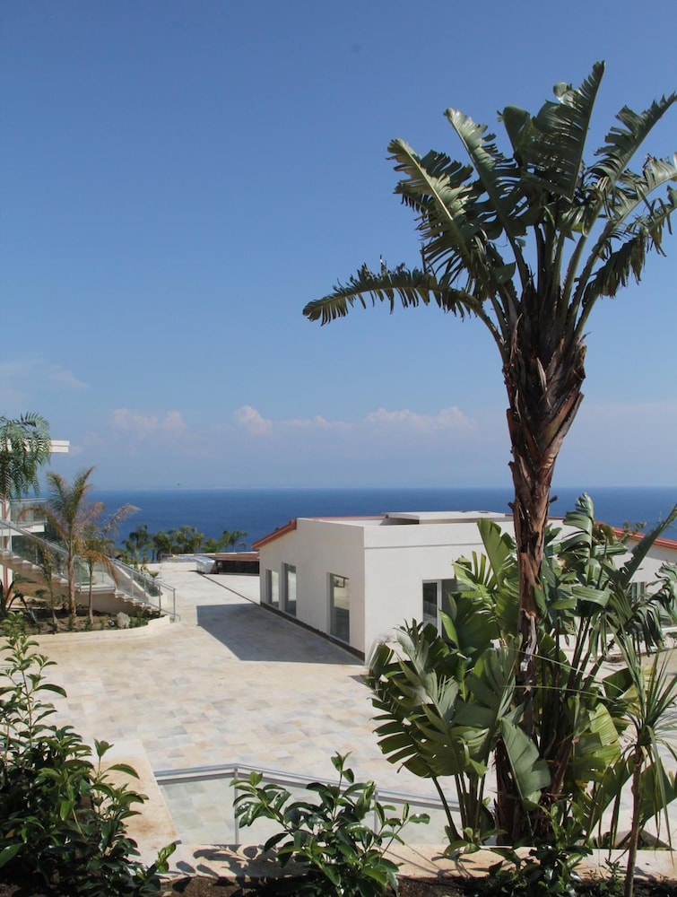 Blue Bay Resort 59/72