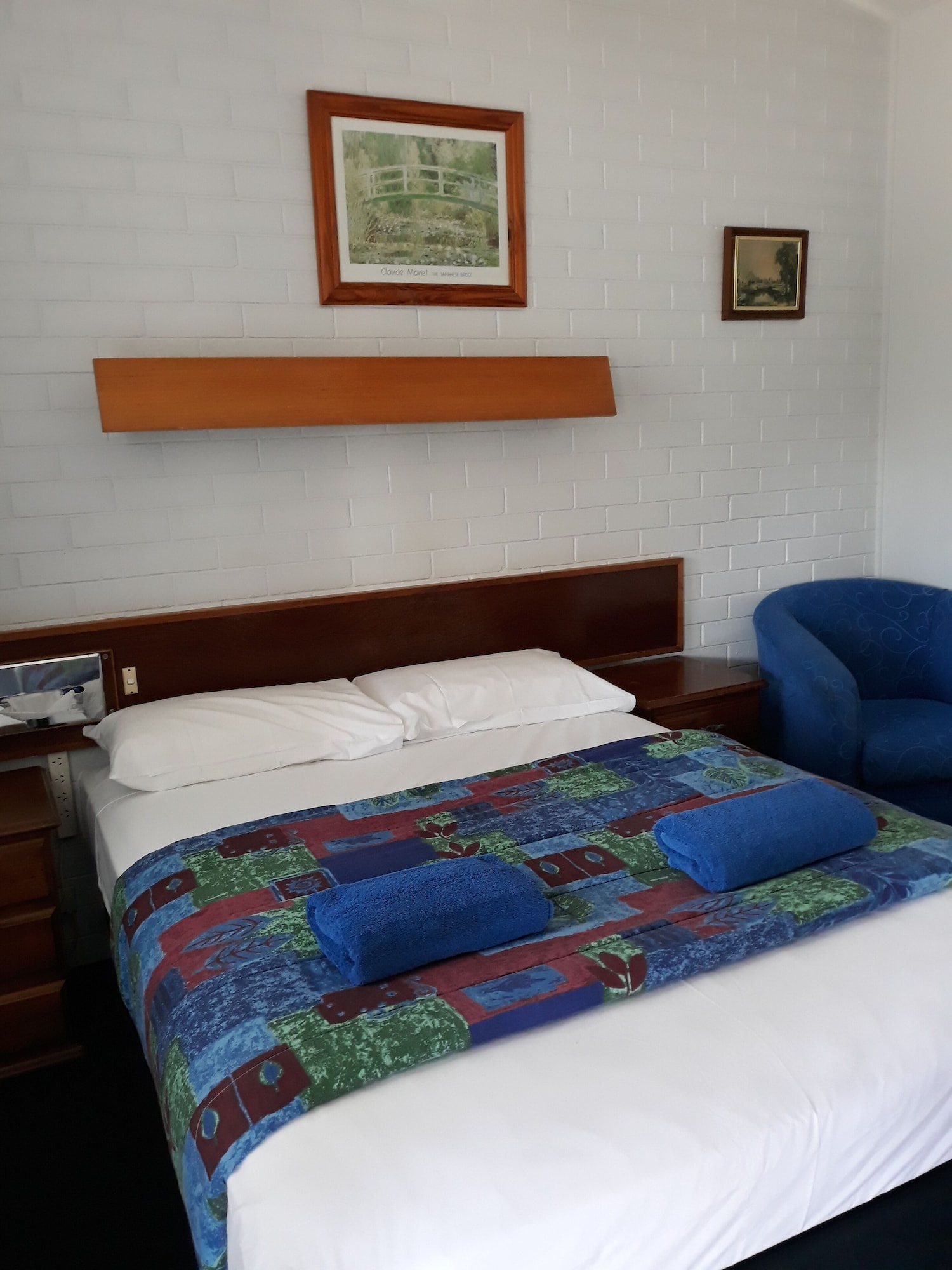 UPSTAIRS, DOUBLE BED