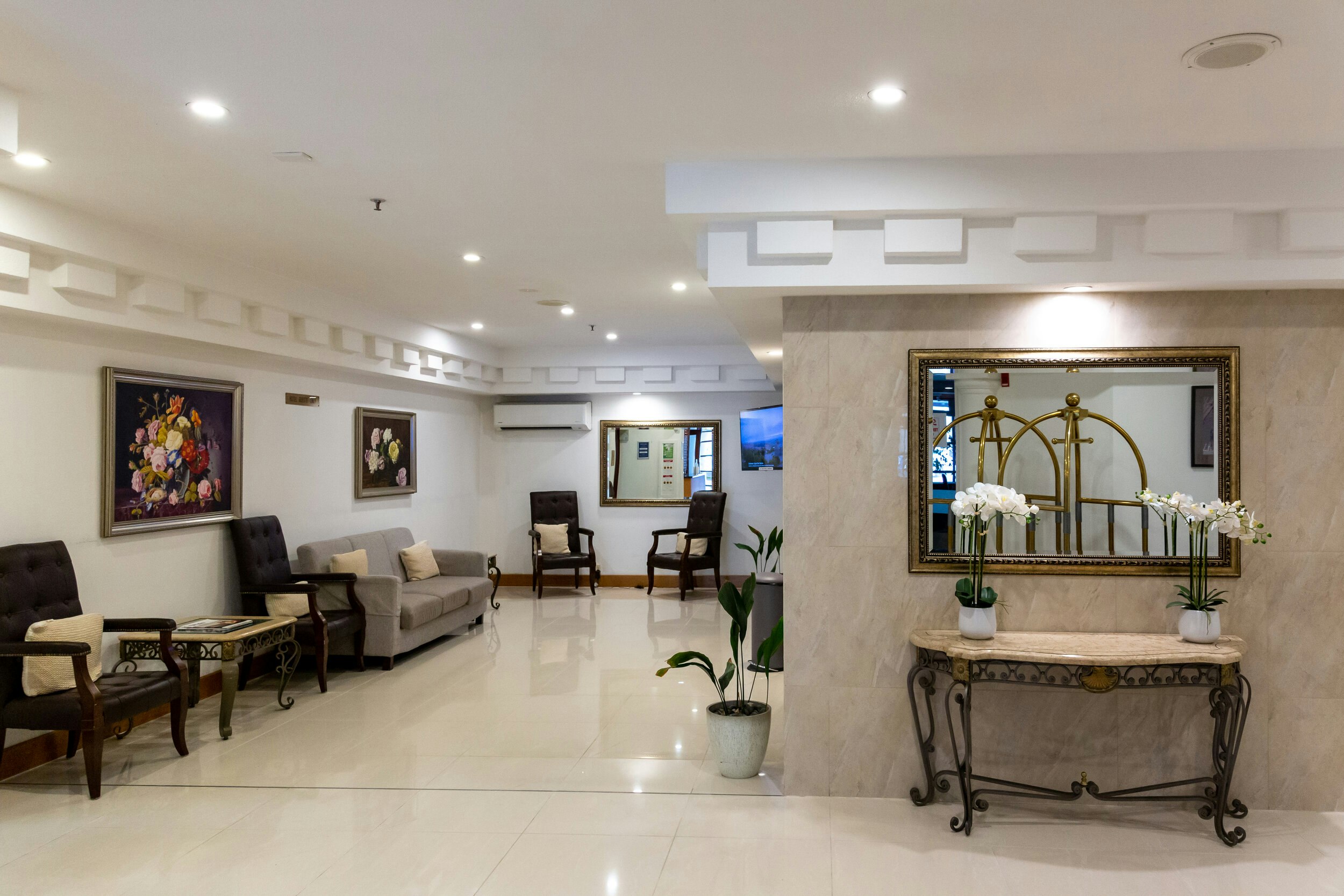 Fino Hotel And Suites 17/34