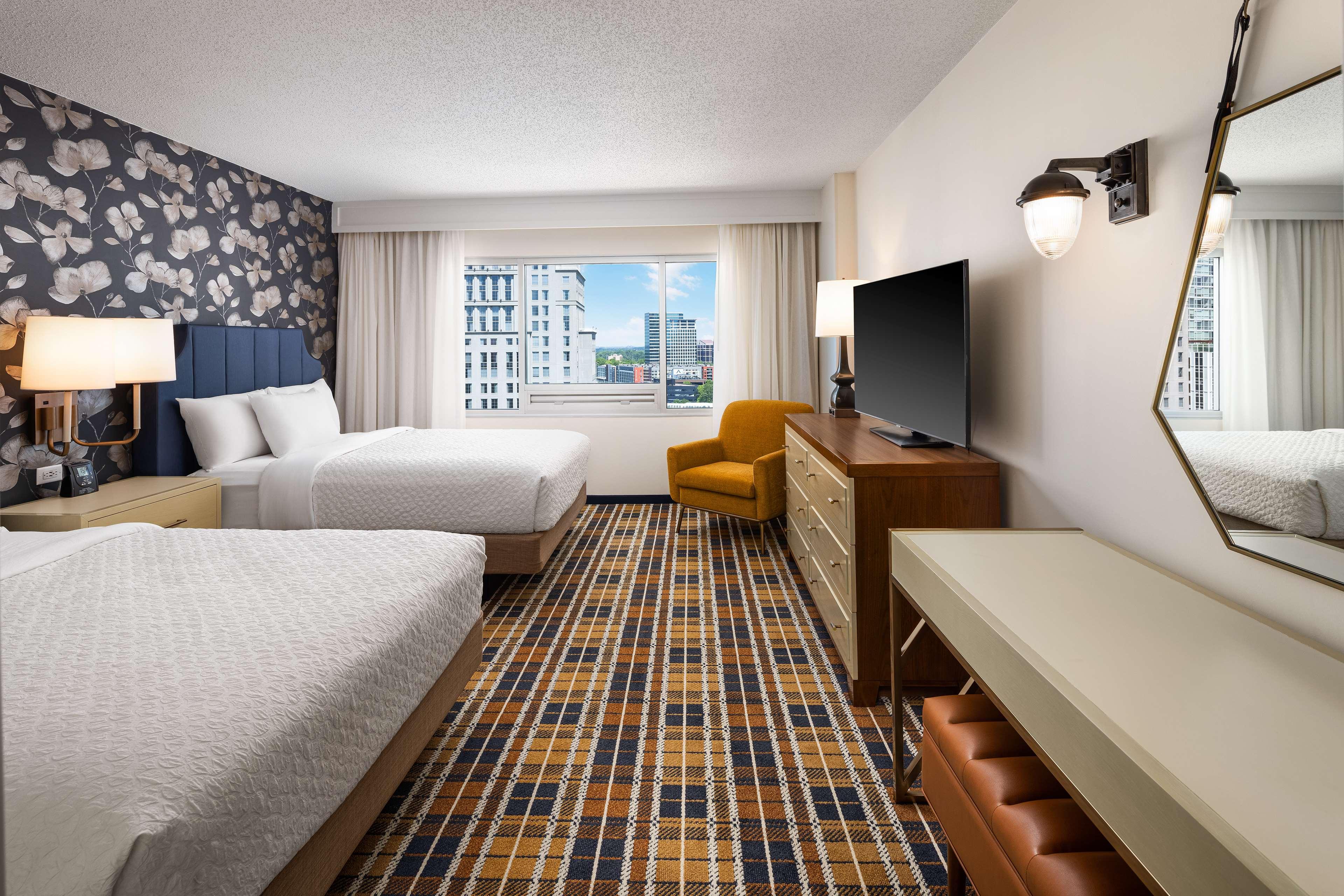 2 BEDROOMS, PRESIDENTIAL, SUITE, KING BED, 2 QUEEN BEDS, 2 BATHROOMS