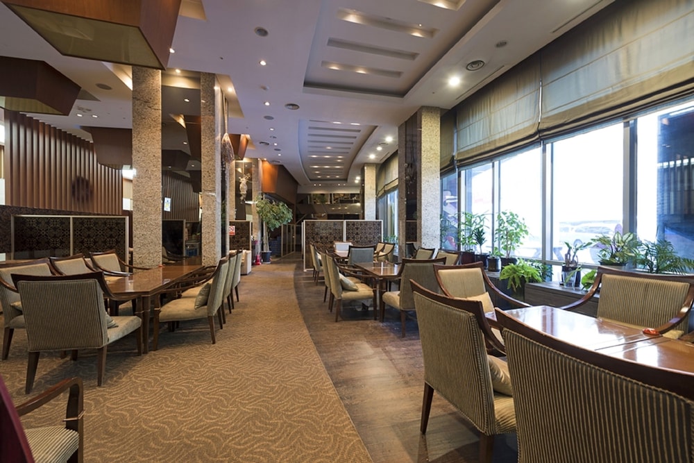 Mayhills Resort 35/50