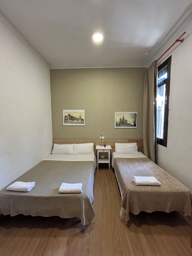 Hostal Delfos 16/49
