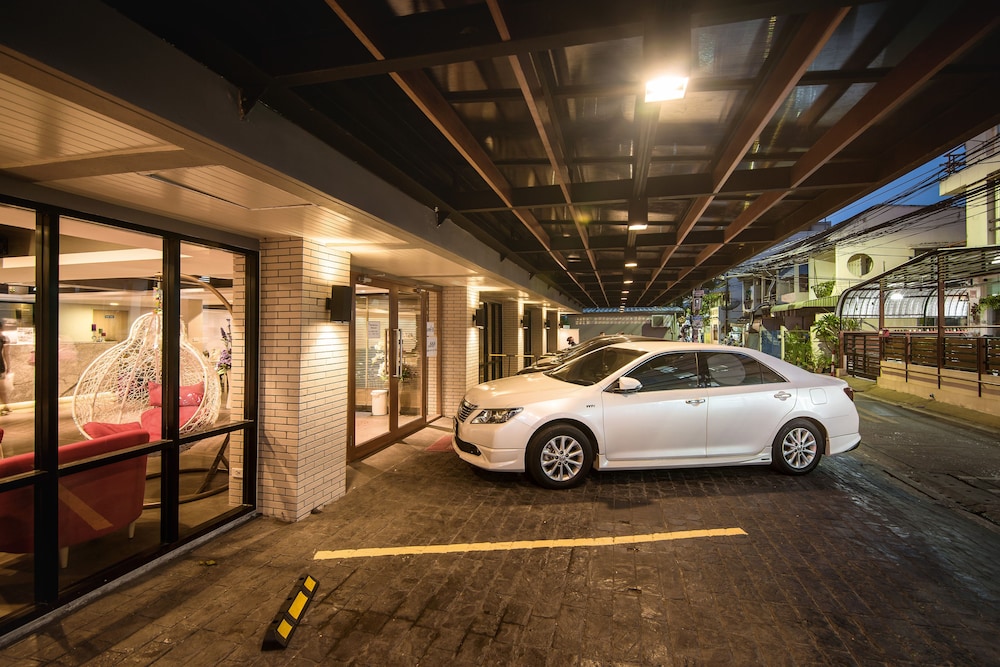 Ratchada Point Hotel 50/57