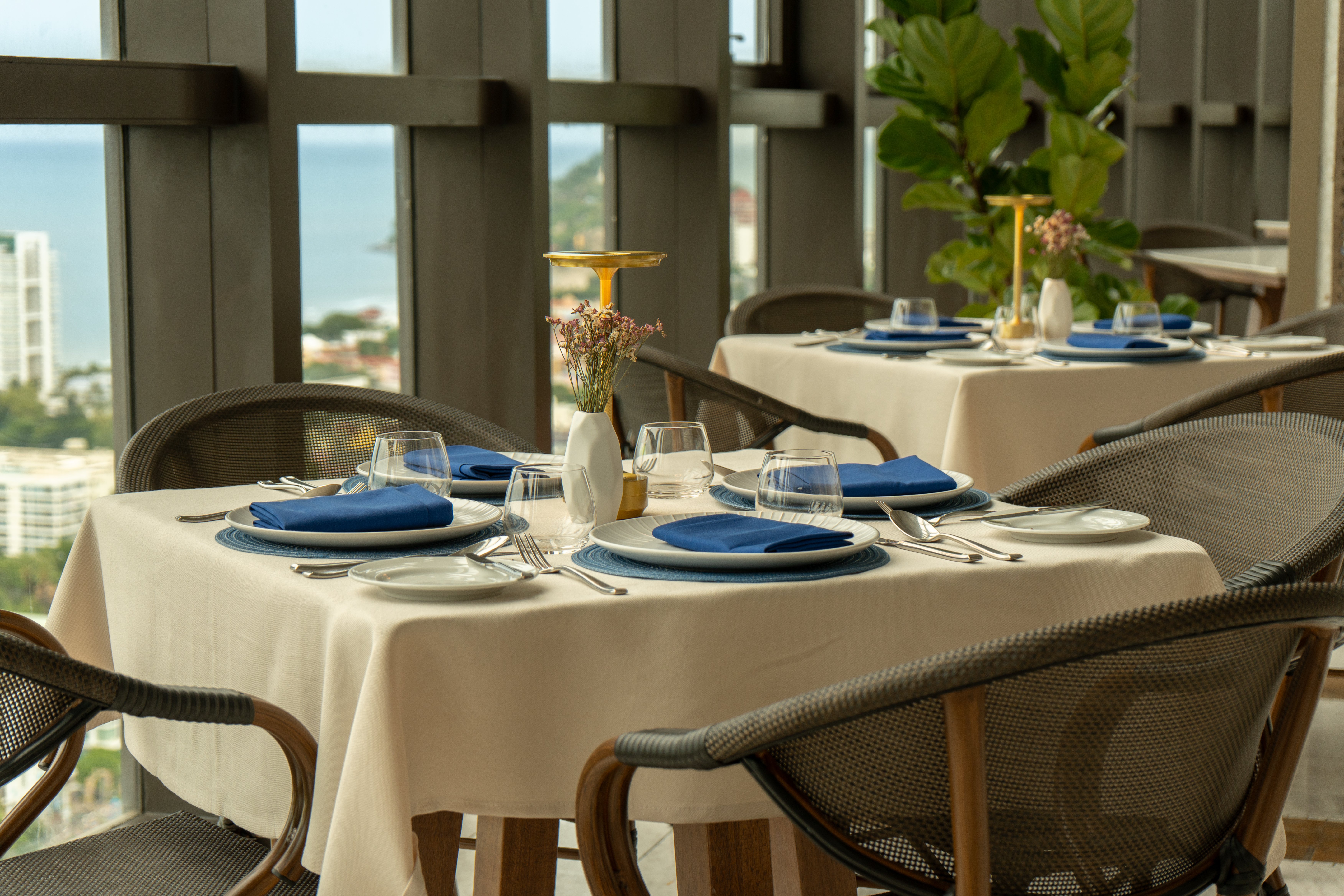 Holiday Inn Vana Nava Hua Hin 27/36
