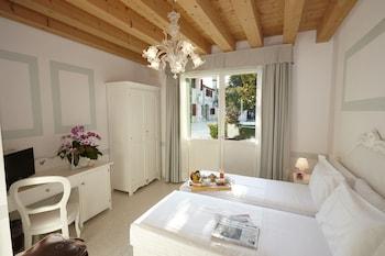 Superior, Double Bed, Garden View, Pool Side, Ground Floor