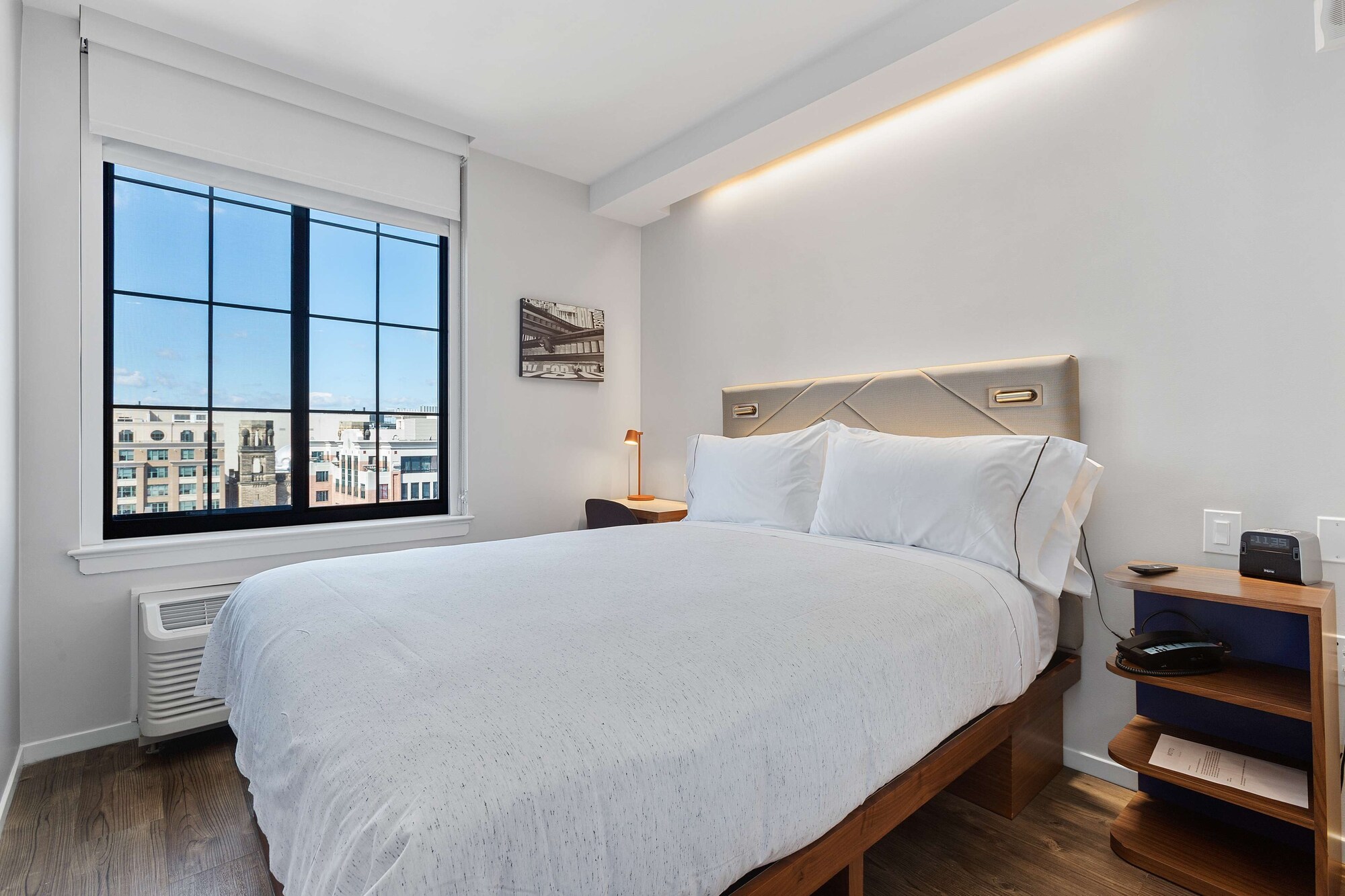 ROOM, DOUBLE BED