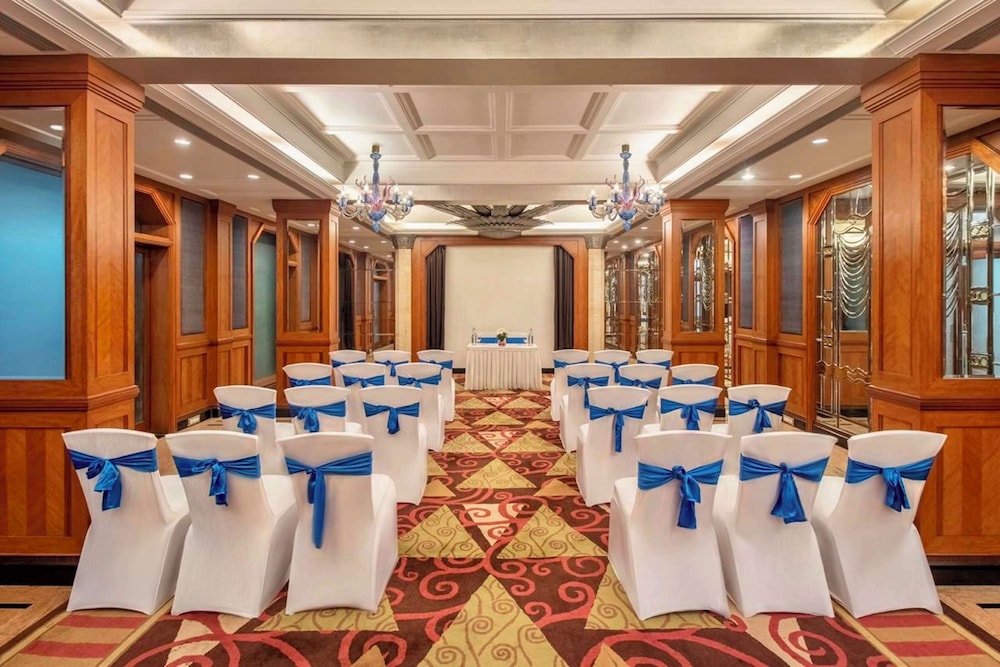 Sarovar Portico Kalupur Ahmedabad 33/42