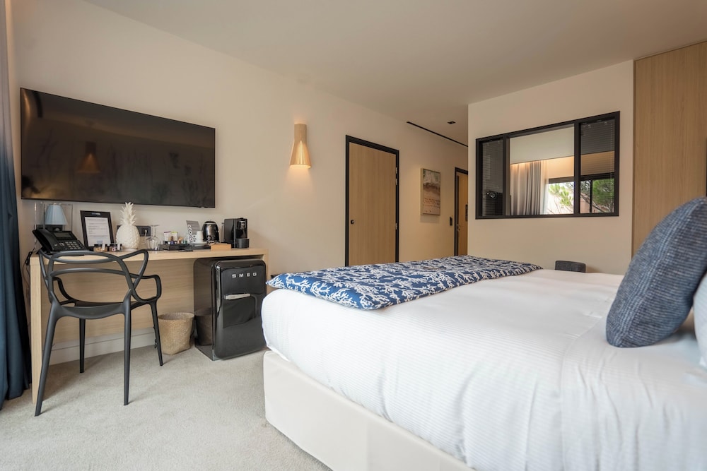 Superior, Twin Beds, Garden Area