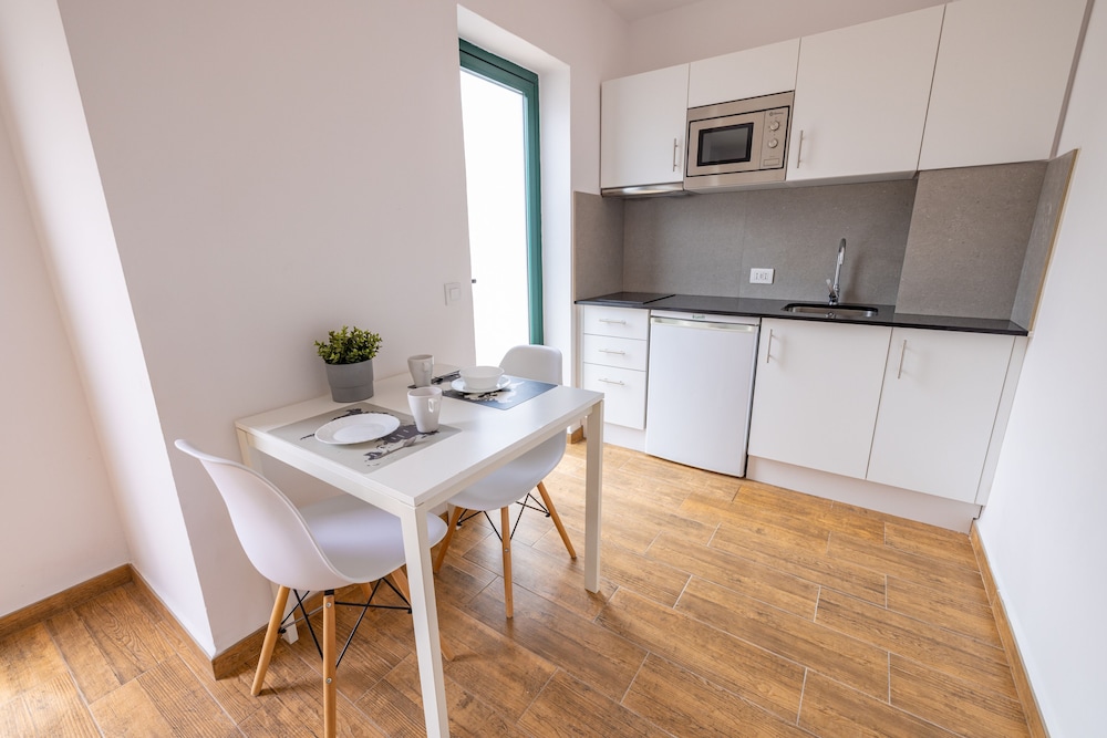 Apartamentos Los Rosales 63/75