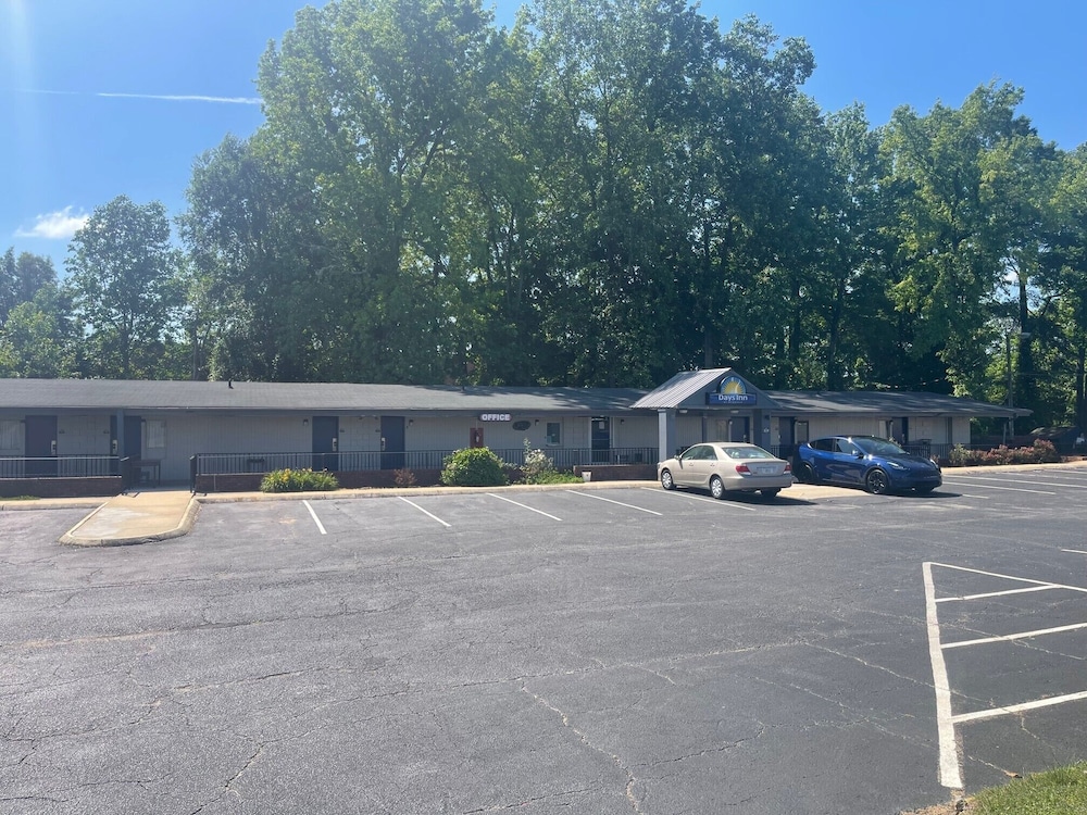 Days Inn by Wyndham Salisbury NC 17/21