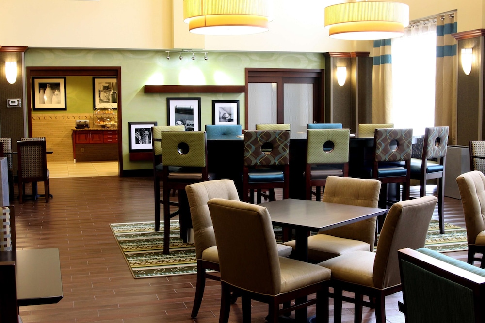 Hampton Inn Suites Paducah 46/55
