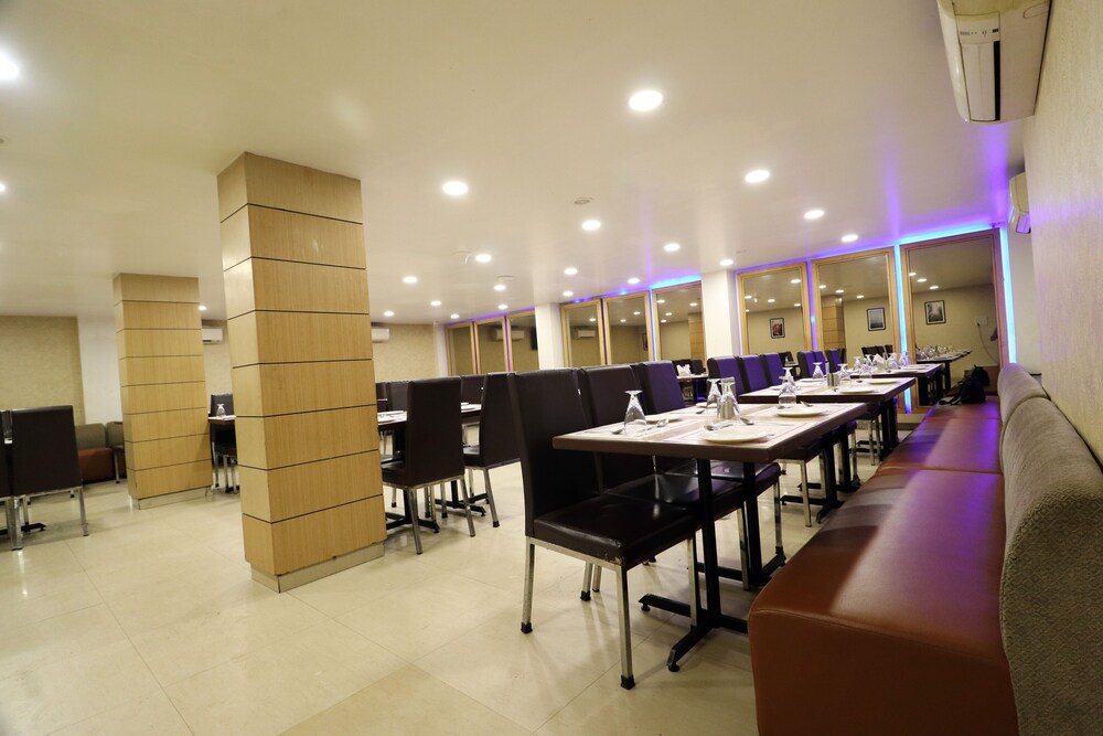 Hotel Rajhans Regent 43/48