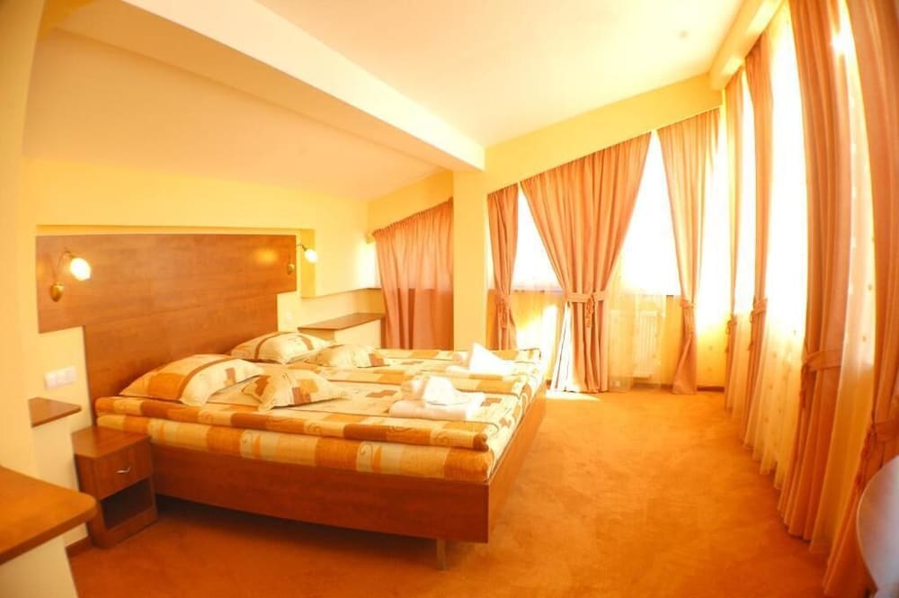 Hotel City Center 8/50
