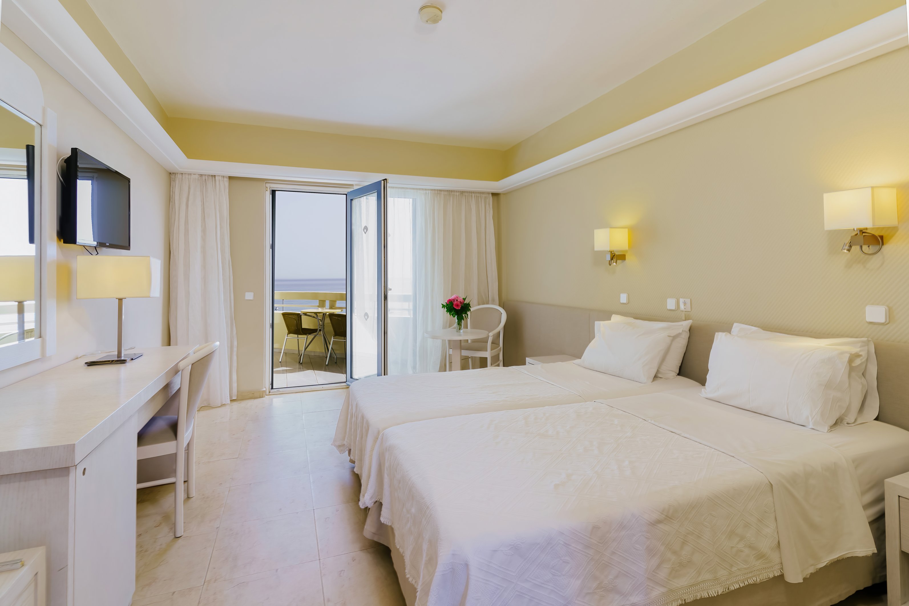 Room, Double or Twin Bed, Lateral Side Sea View