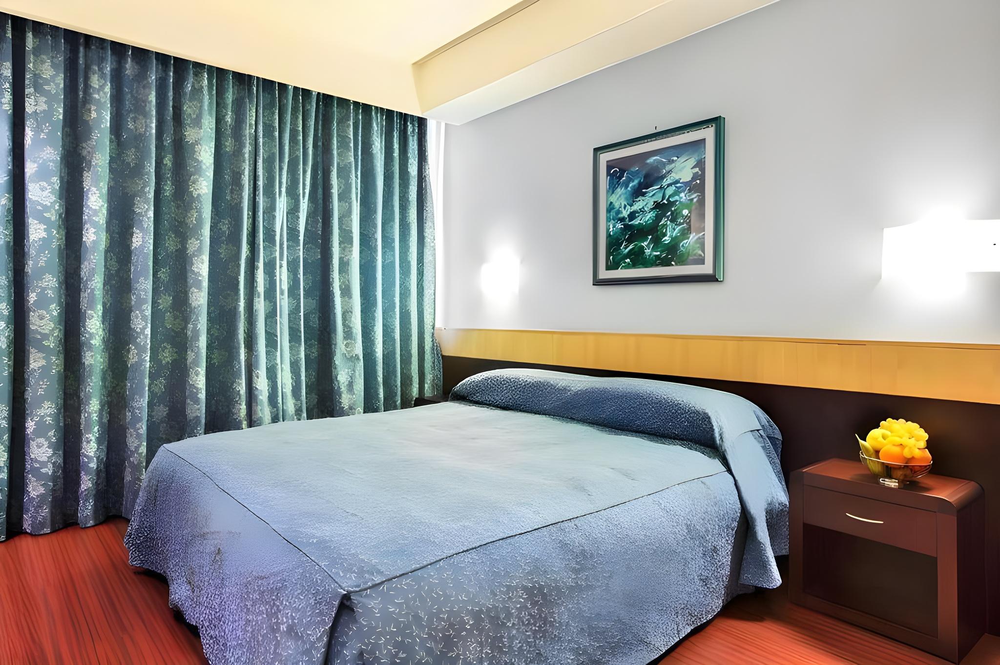 ROOM, SINGLE