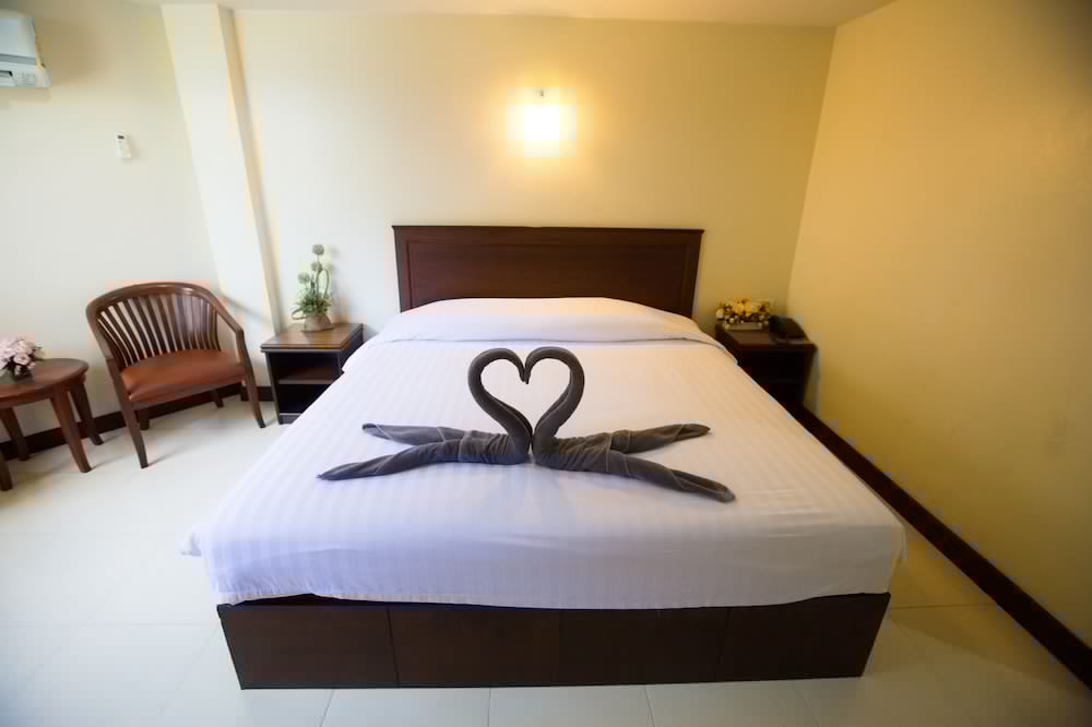 Twin Palms Resort 23/52
