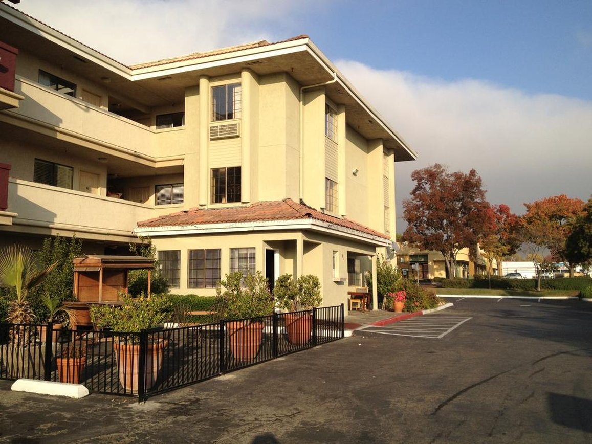 Executive Inn Hotel 2/35