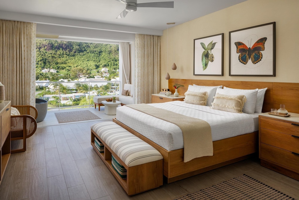 Tranquility, Palm, Deluxe, King Bed, Partial Ocean View, Balcony, Bathtub