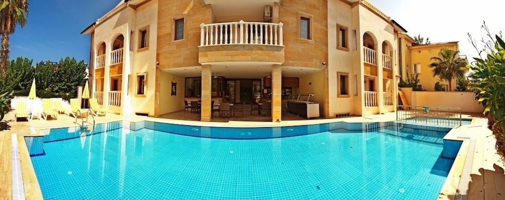 Dinara Hotel 8/66