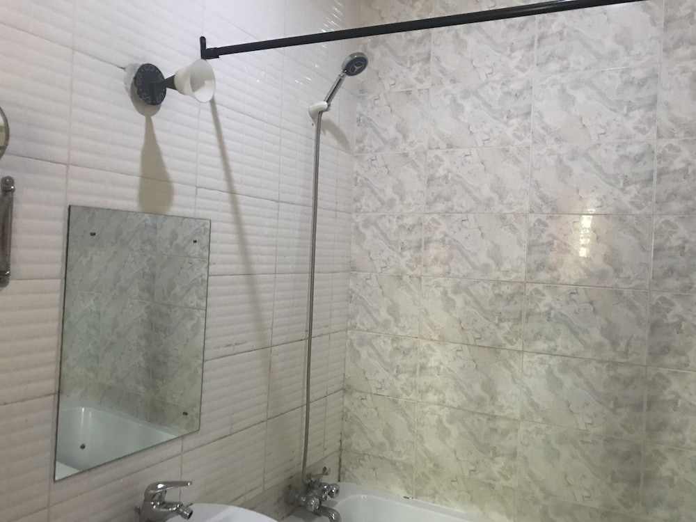 Richmond Hills Suites 20/20