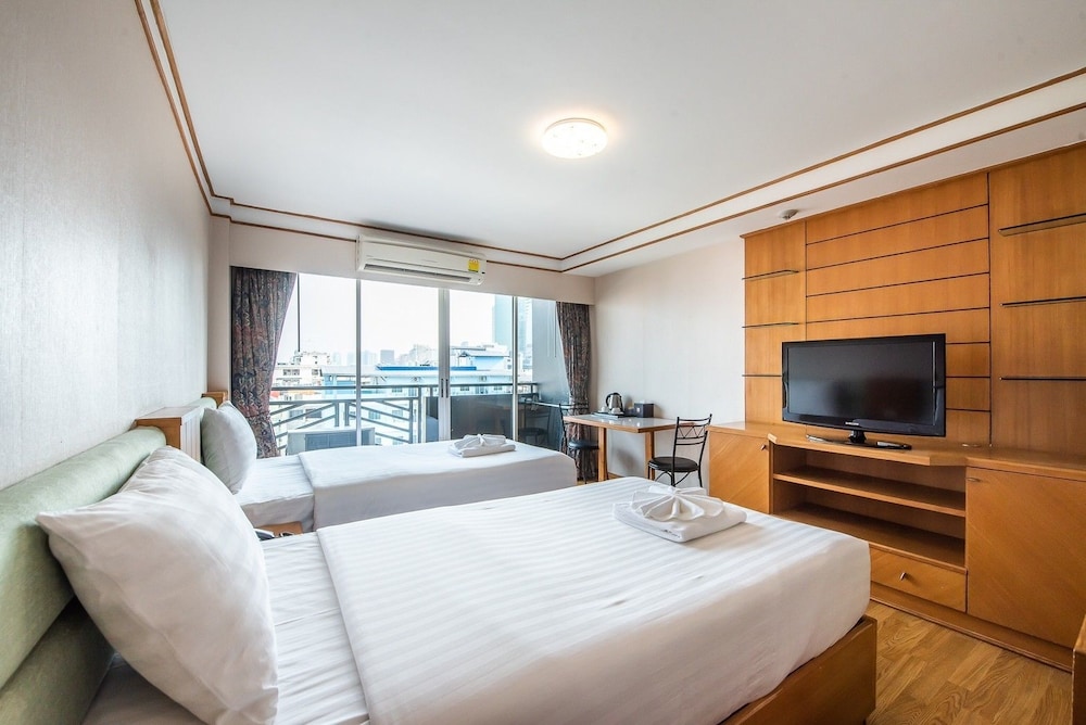 DELUXE, DOUBLE BED