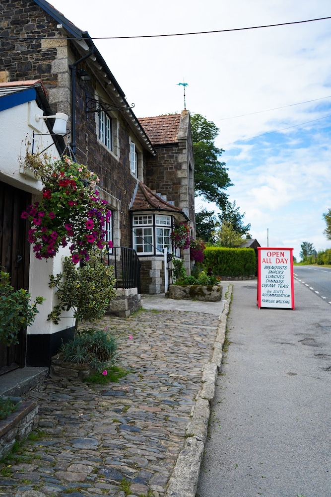 The Fox &amp; Hounds Hotel 31/36