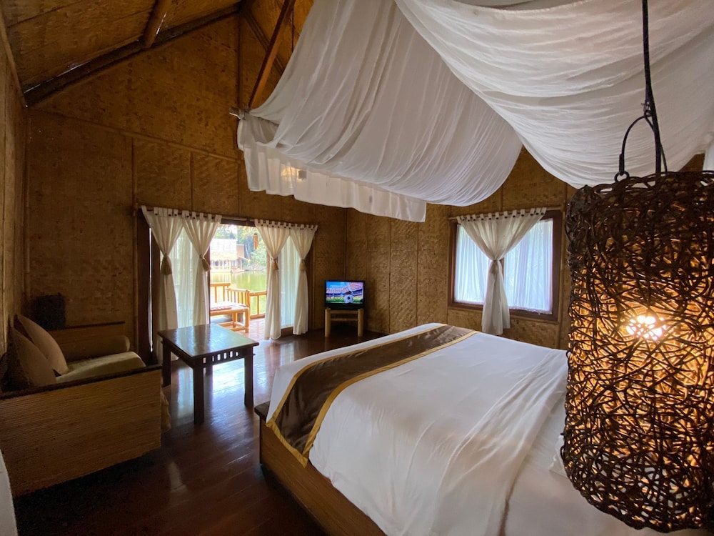 Lake, Suite, King Bed