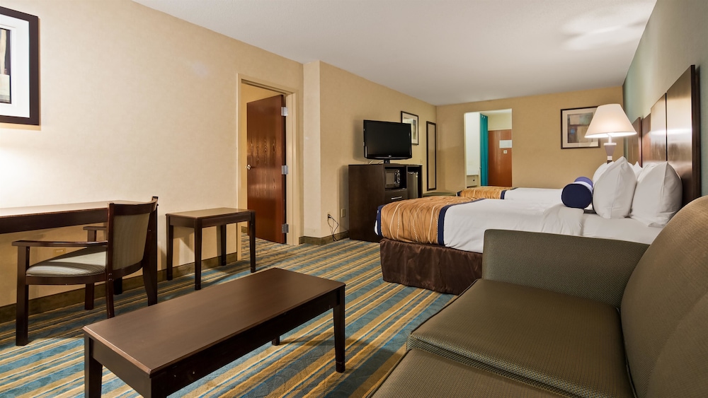 Best Western Plus Berkshire Hills Inn & Suites 19/41