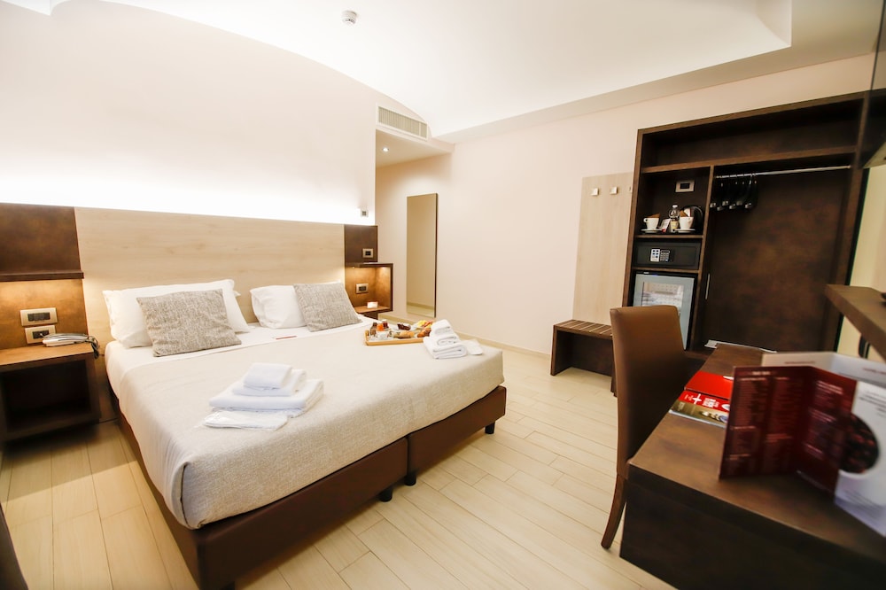 Diplomatic Hotel 20/62