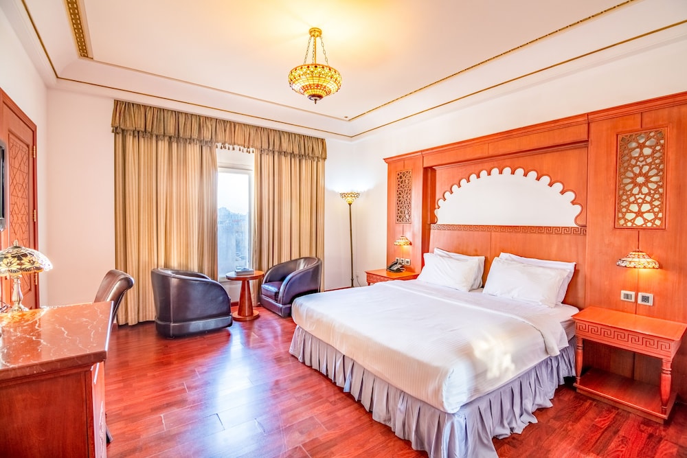 ROOM, QUEEN BED, MOUNTAIN VIEW