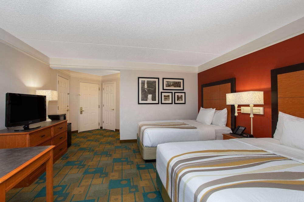 La Quinta Inn & Suites by Wyndham Denver Southwest Lakewood 9/43