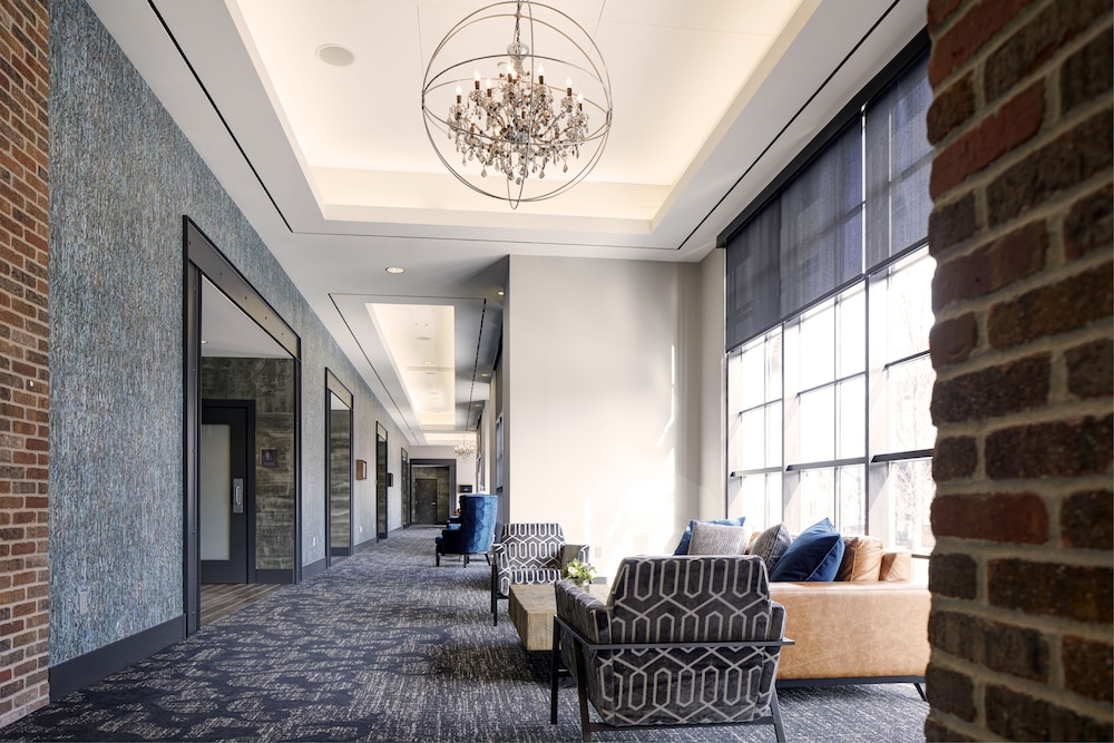 Archer Hotel Burlington 46/80