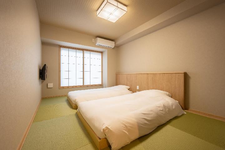 Japanese, Twin Beds