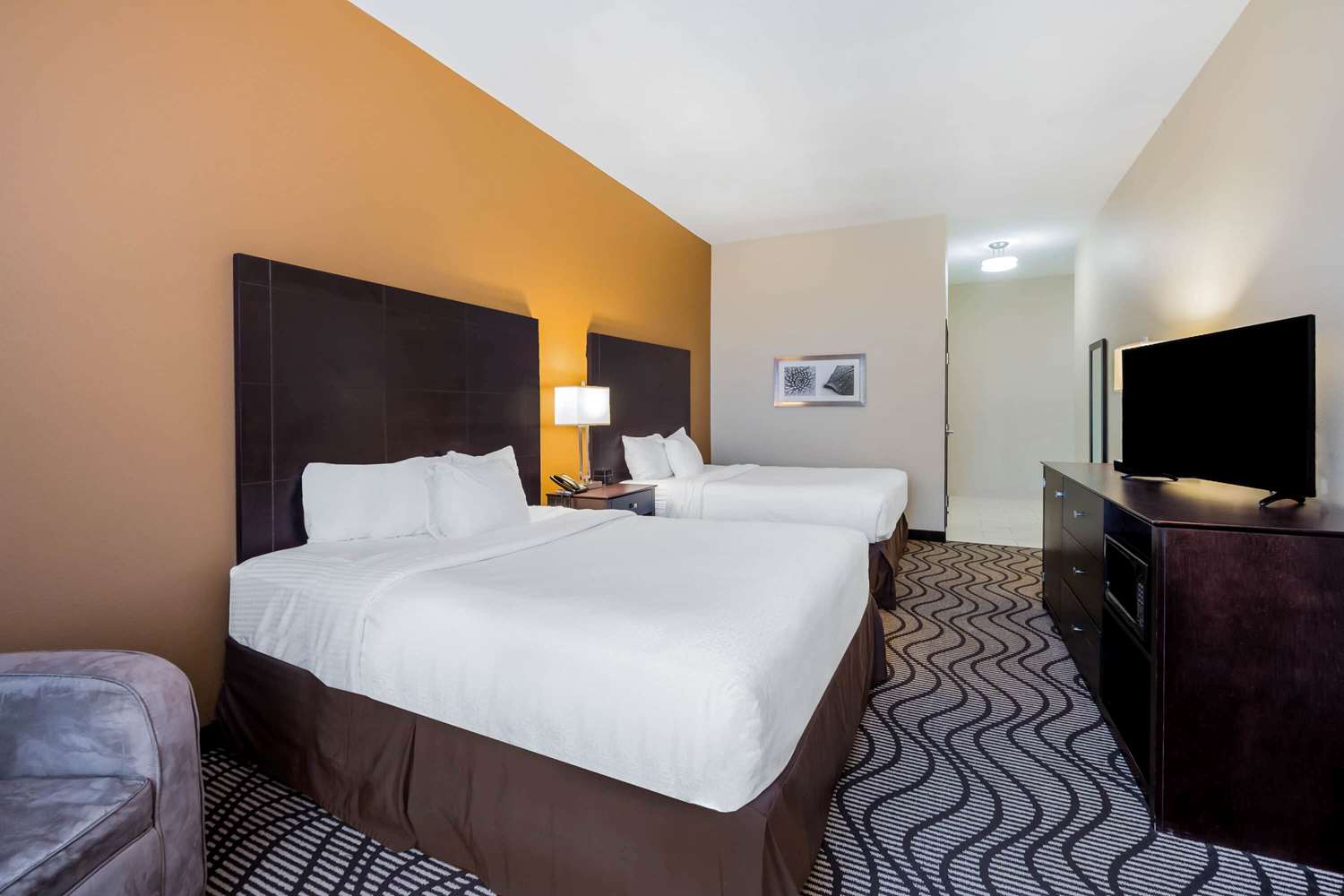 La Quinta Inn & Suites by Wyndham Marshall 8/27