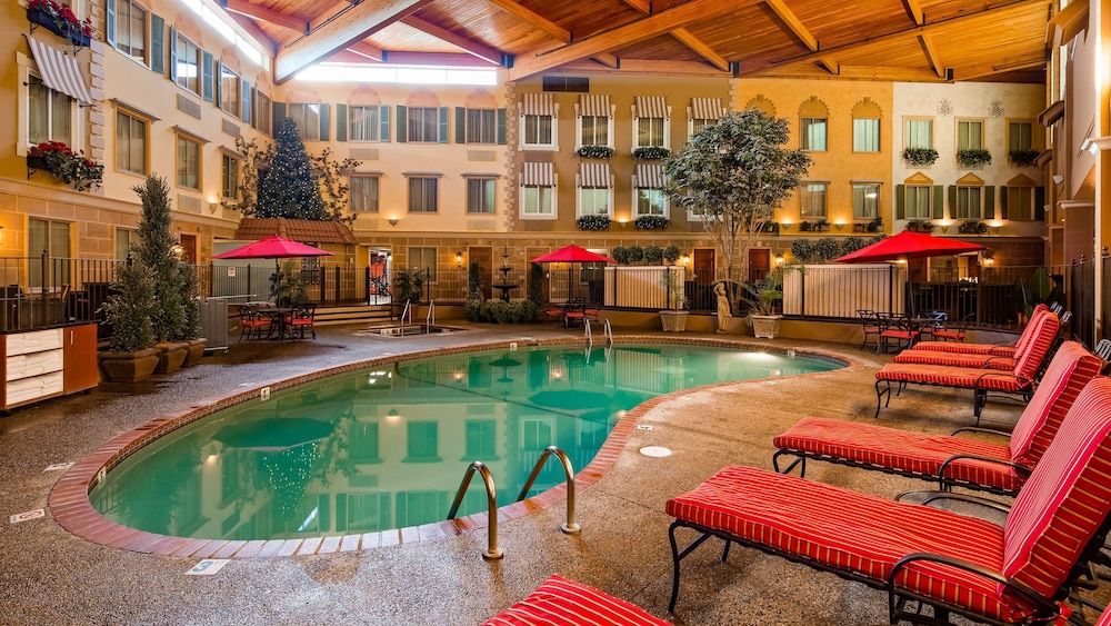 Best Western Plus White Bear Country Inn 1/47