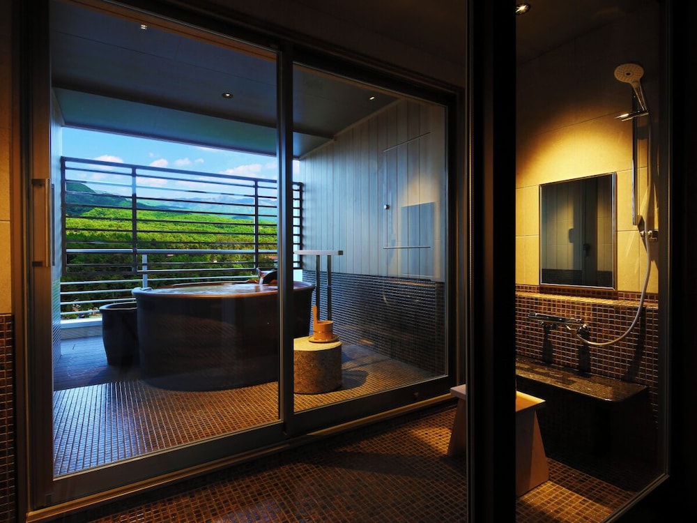 ARIMA GRAND HOTEL 50/50