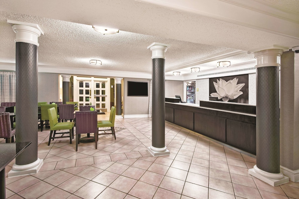 Super 8 by Wyndham The Woodlands North 8/40