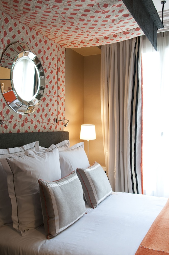 Club, Double Bed