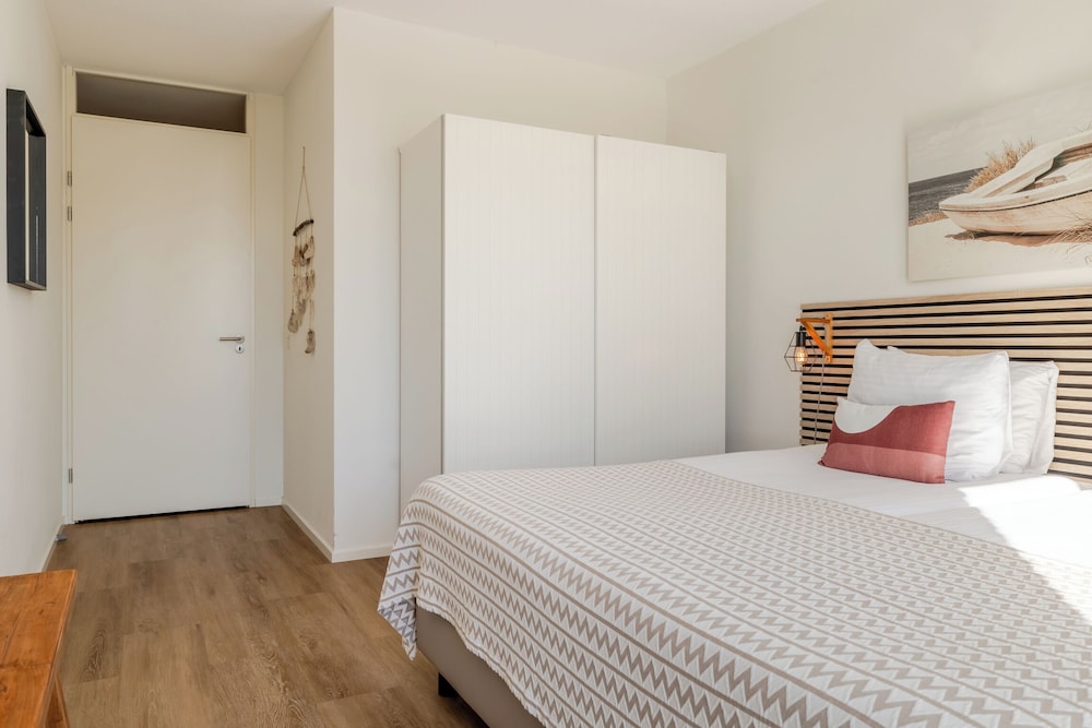 1 Bedroom, Apartment, Twin Beds, 2 Murphy Beds
