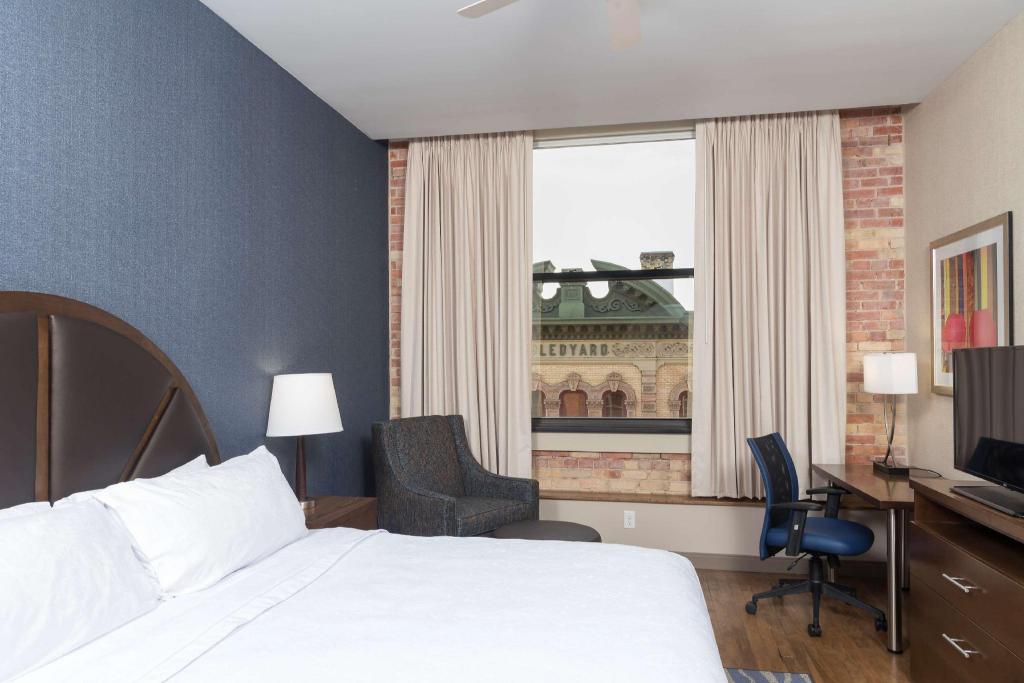 2 BEDROOMS, SUITE, 2 KING BEDS, CITY VIEW, 2 BATHROOMS