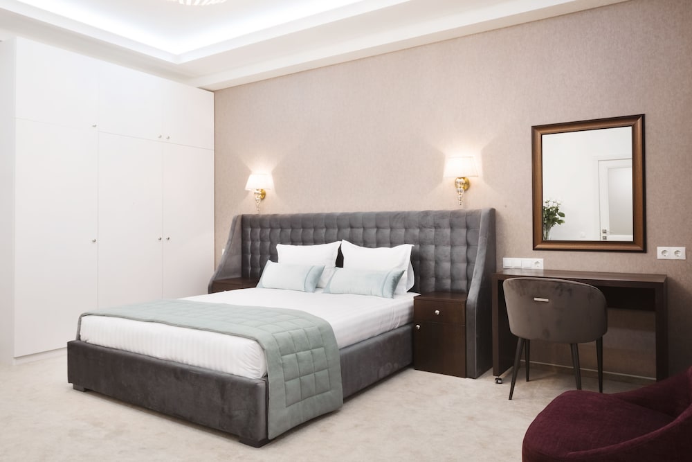 DELUXE, DOUBLE BED